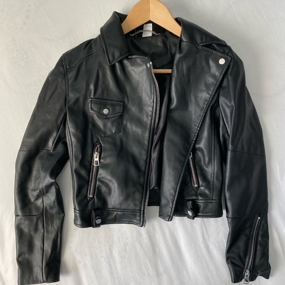 Cropped leather jacket